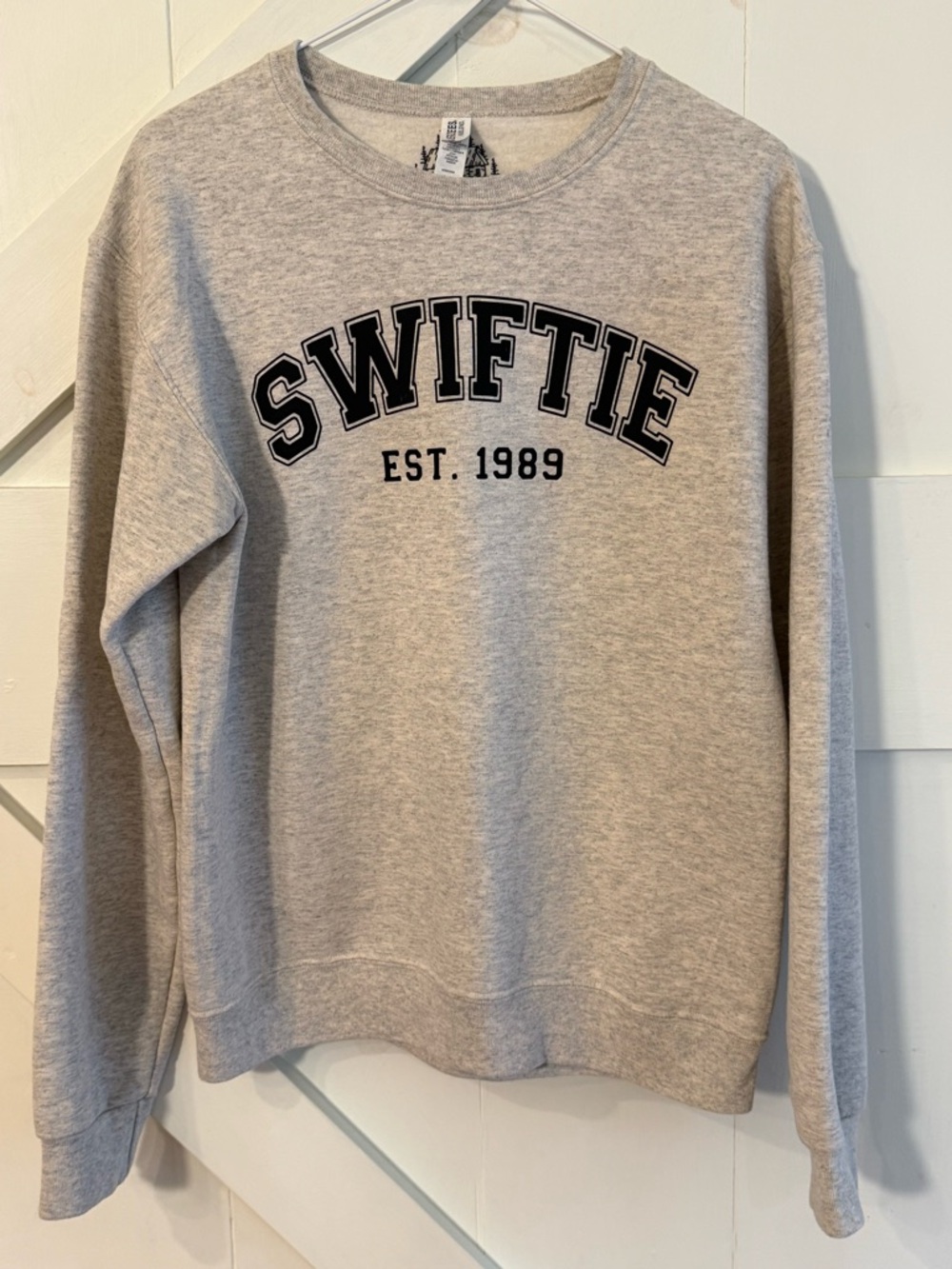 Swiftie Est. 1989 Gray Graphic Crewneck‎ Sweatshirt Small Jerzees NuBlend